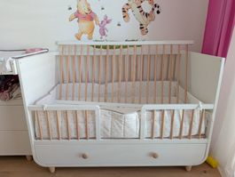 Ikea Myllra Babybett + Materatze mit Zubehör