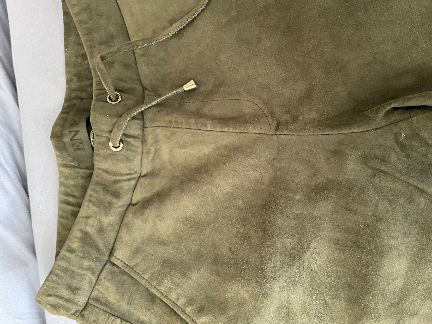 Pantaloni: Schmale Wildlederhose, 36 – Usato da Zürich venduto da Johanna1970