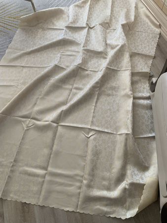 Hochwertiger Tischdecke mit Blumenmuster - Elegante Optik!