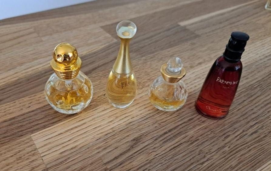 Dior Profumi & Eau de Toilette: Dior Parfumminiaturen – Usato da Kestenholz venduto da Porsche117