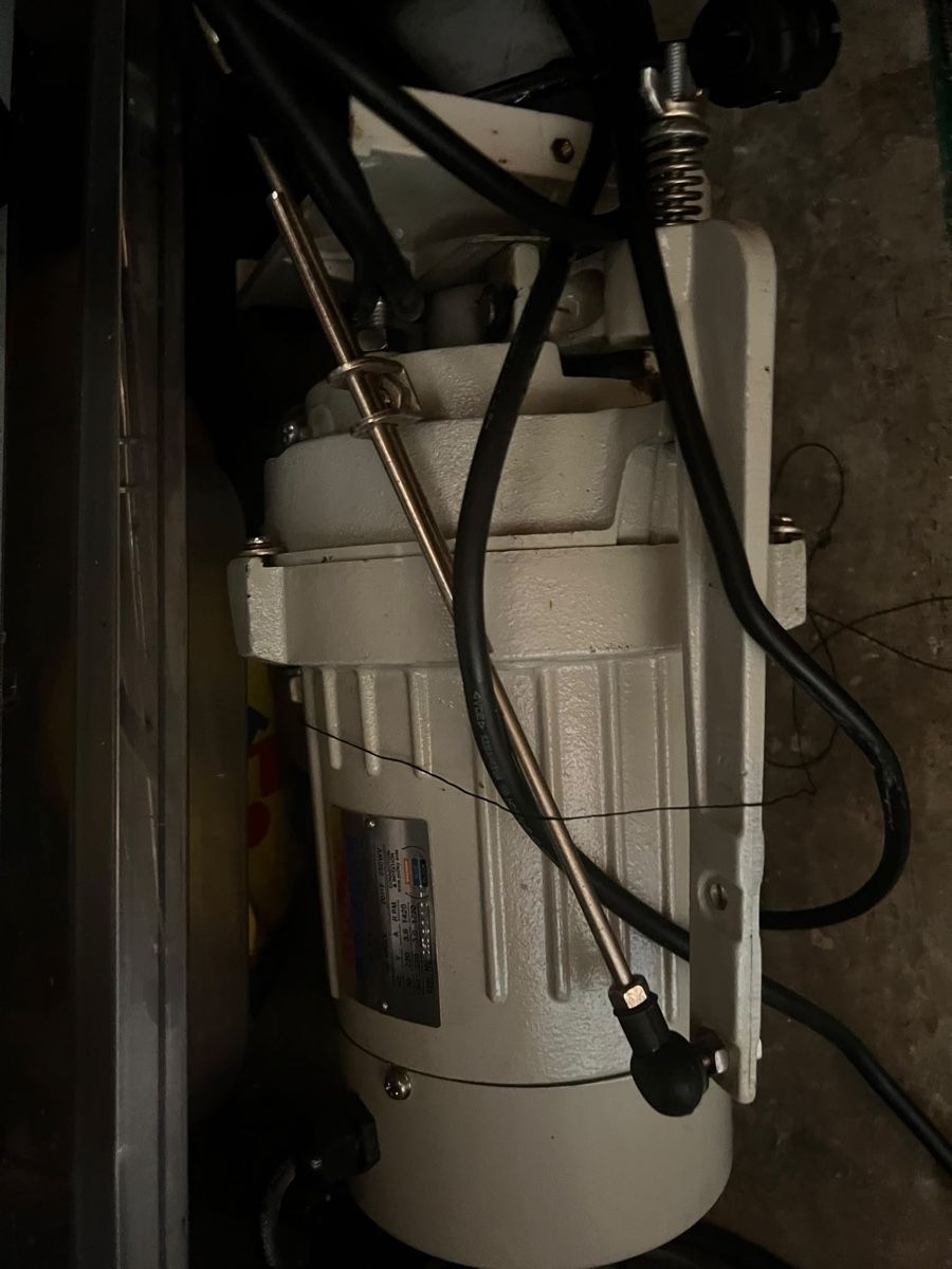 Machines à coudre: Nähmaschine Industrie Typikal 6-7d  – D'occasion à Hinteregg par nic_l5zl 3