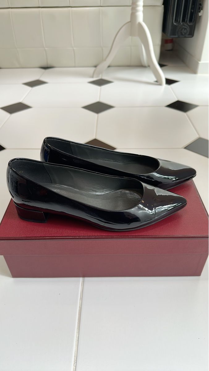 Scarpe da donna: Peter Kaiser, Elegante Lack Pumps, Schwarz, Grösse 4.5 – Usato da Neftenbach venduto da panam4