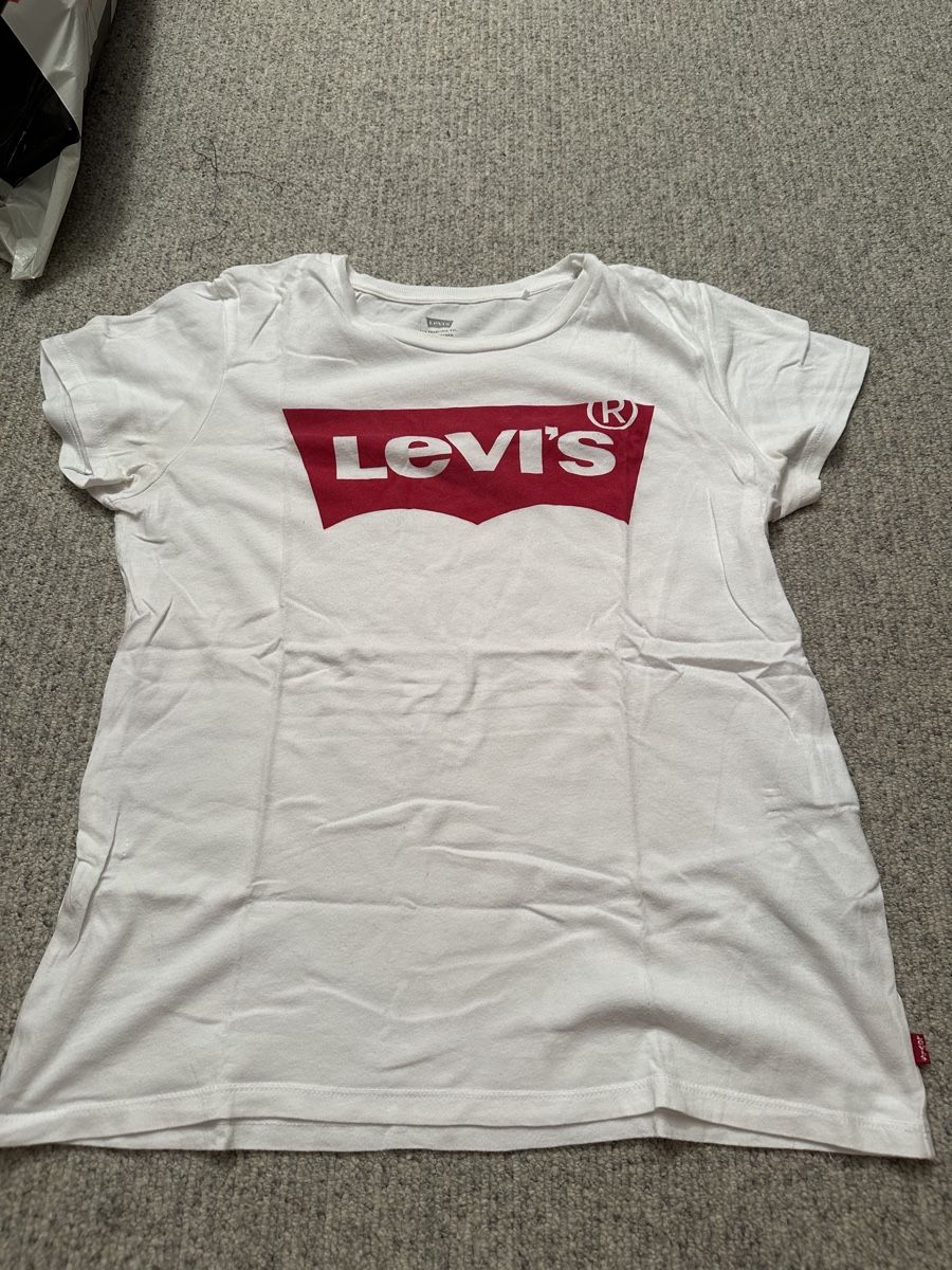 Levi's T-shirt: LEVI’S T-SHIRT – Usato da Richterswil venduto da Tamtamgirl2