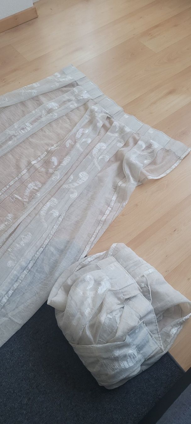 Rideaux: Paar Vorhänge 85cm X 250cm – D'occasion à Schöfflisdorf par CrRG21 1