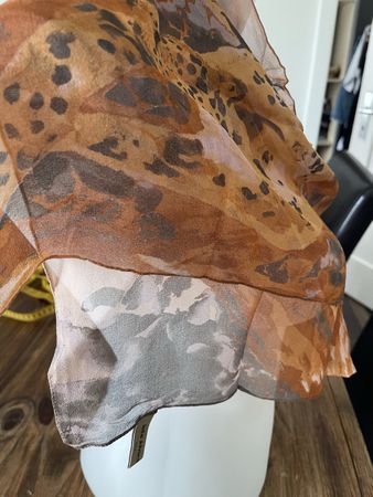 Foulard en soie femme Into Africa imprimé bon état          