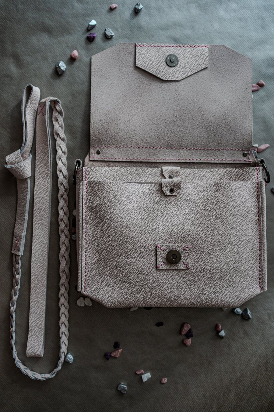 Borse da donna: Umhängetasche "Sandstein" - handmade - Leder – Nuovo e nell'imballaggio originale da Matzendorf venduto da sas_skl6 1