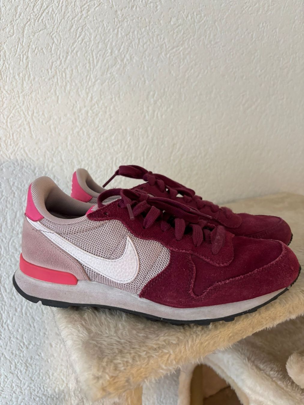 Nike Scarpe da donna: Baskets Nike – Usato da Saxon venduto da Nzo