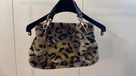 Handtasche Secret Pon Pon Leo Kunstfell guter Zustand