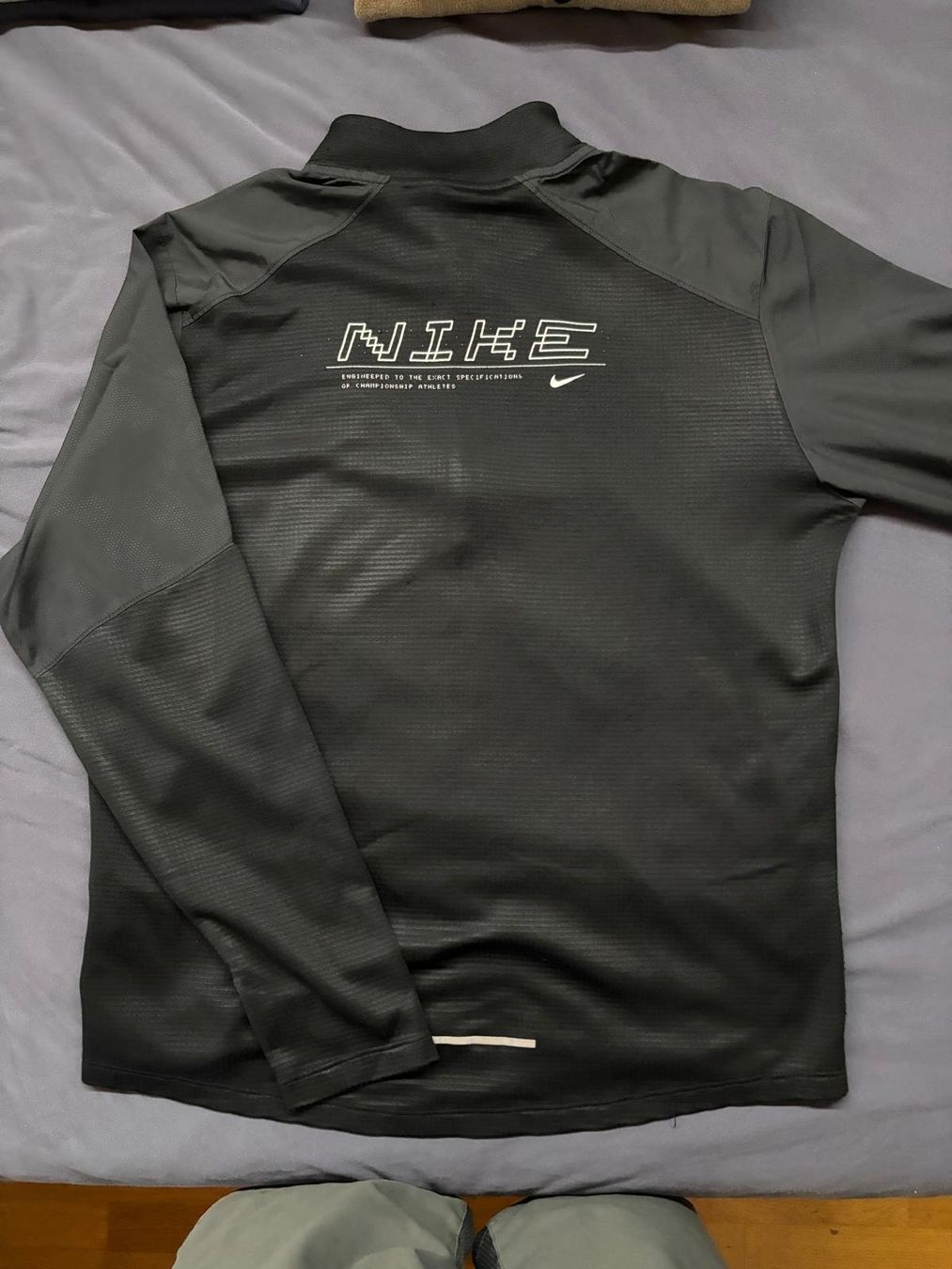 Pulls & Sweat-shirts: Nike Pullover Running – D'occasion à Stettlen par jas_m8ld