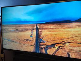 Philips 43" 4K Ambilight TV mit Bowers & Wilkins Soundbar