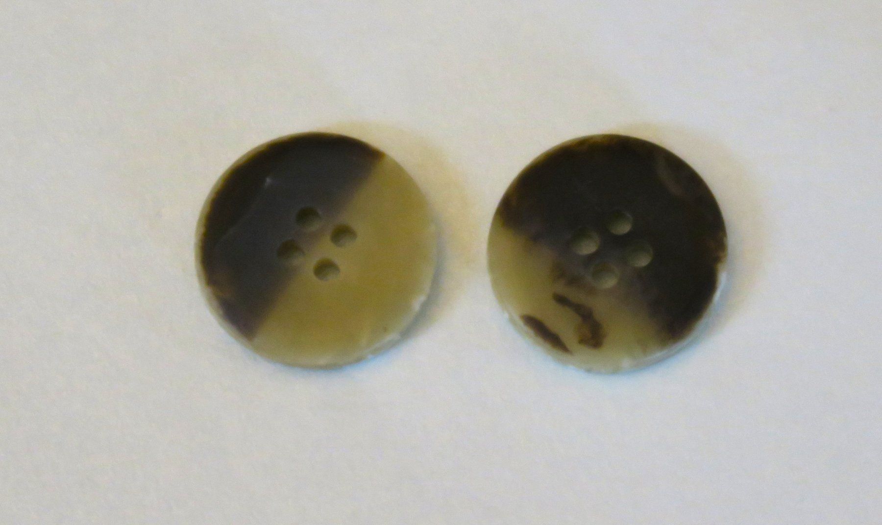 Knöpfe: 2 Knöpfe oliv, ø 20 mm – Gebraucht aus Brittnau von marlenestone 3