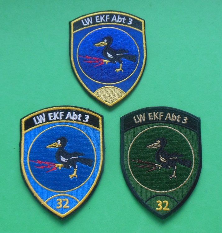 Schweizer Armee Placchette & Badge: LW EKF ABT 3 - Stab + Kp 32 – Usato da Zwillikon venduto da Boban69