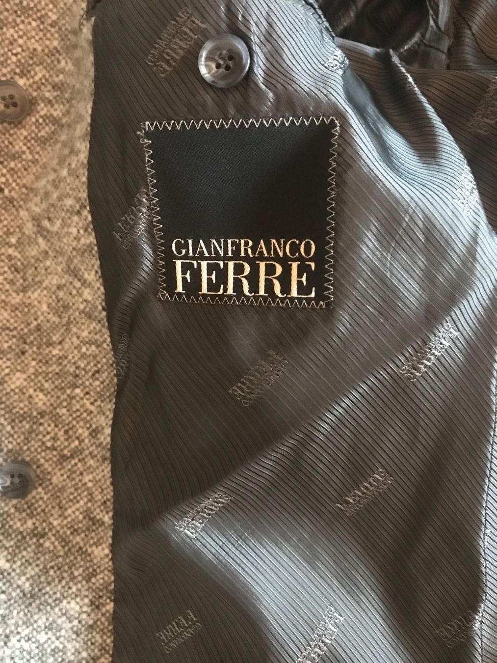 Gianfranco Ferre Mäntel: Veste Gianfranco Ferre (52) – Gebraucht aus genève von champanonono 4