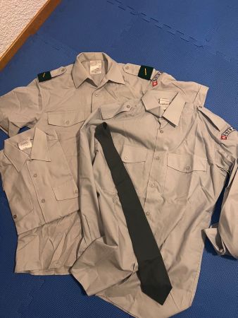 2x Kurzarmhemd, 1x Langarm + 1 Cravatte, Schweizer Militär