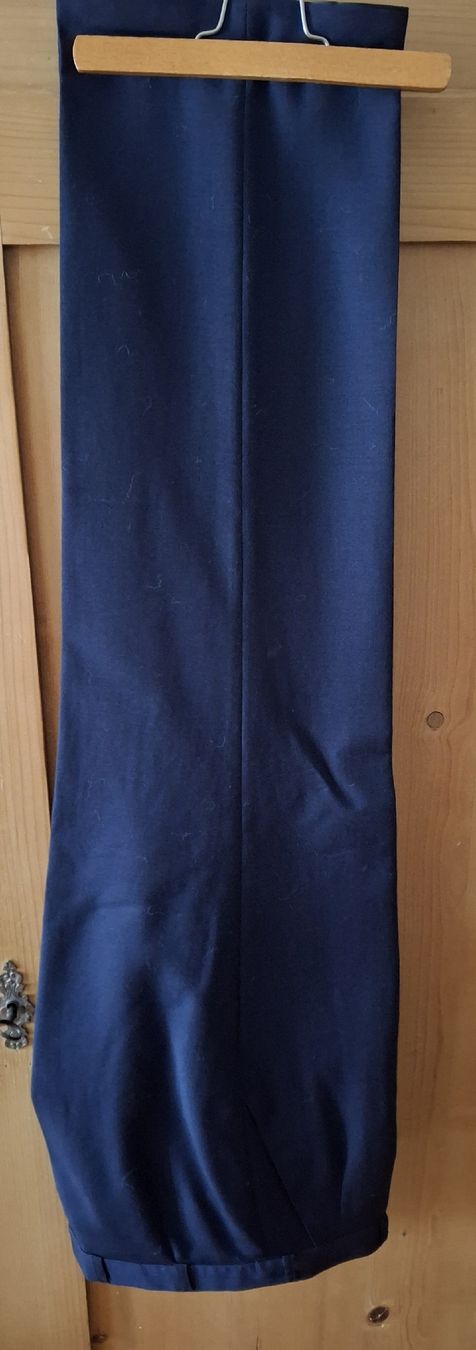 Completi: Anzug dunkelblau Gr. 48 – Usato da Egg b. Zürich venduto da Pronsch 1