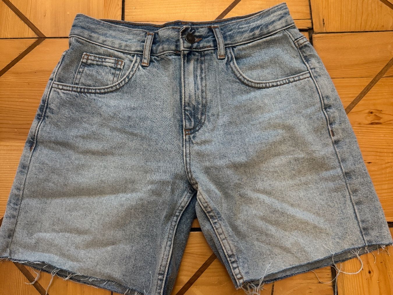 Hosen: Subdued Shorts – Neu (gemäss Beschreibung) aus Zürich von catemiranda