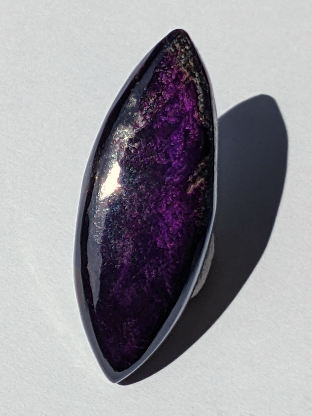 Minerali & Pietre curative: Purpurit Cabochon 35mm, 25.35ct – Nuovo e nell'imballaggio originale da Meilen venduto da StoneGarden