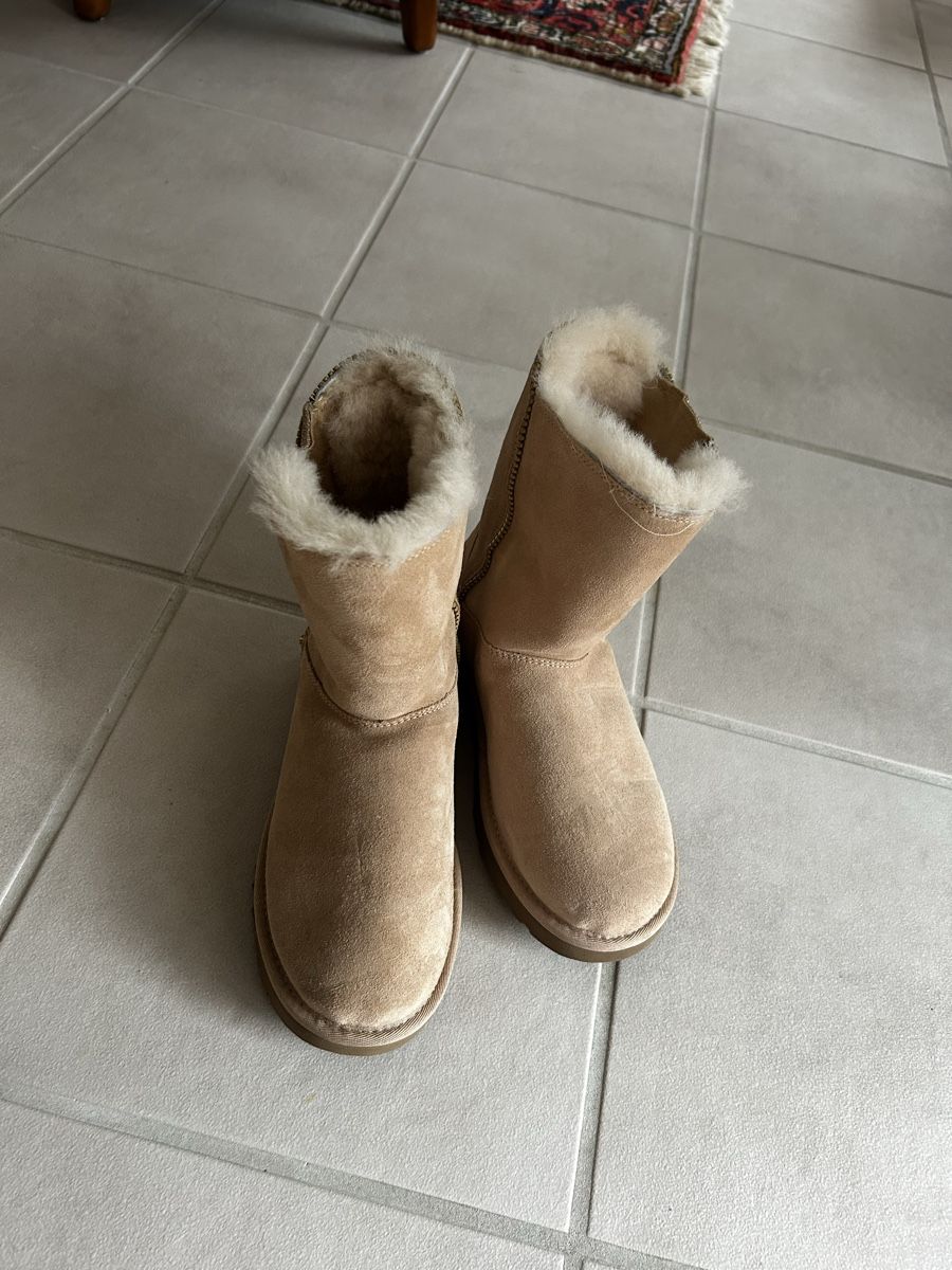Ugg Scarpe da donna: Neue Uggs Grösse 37 – Nuovo (secondo la descrizione) da Winterthur venduto da Sunshineandrain 1