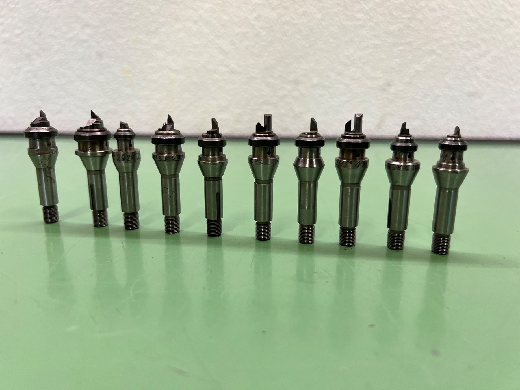Alle Werkzeuge: Assortiment d’outils de forme en B8 – Gebraucht aus Aarberg von SNMachines 1