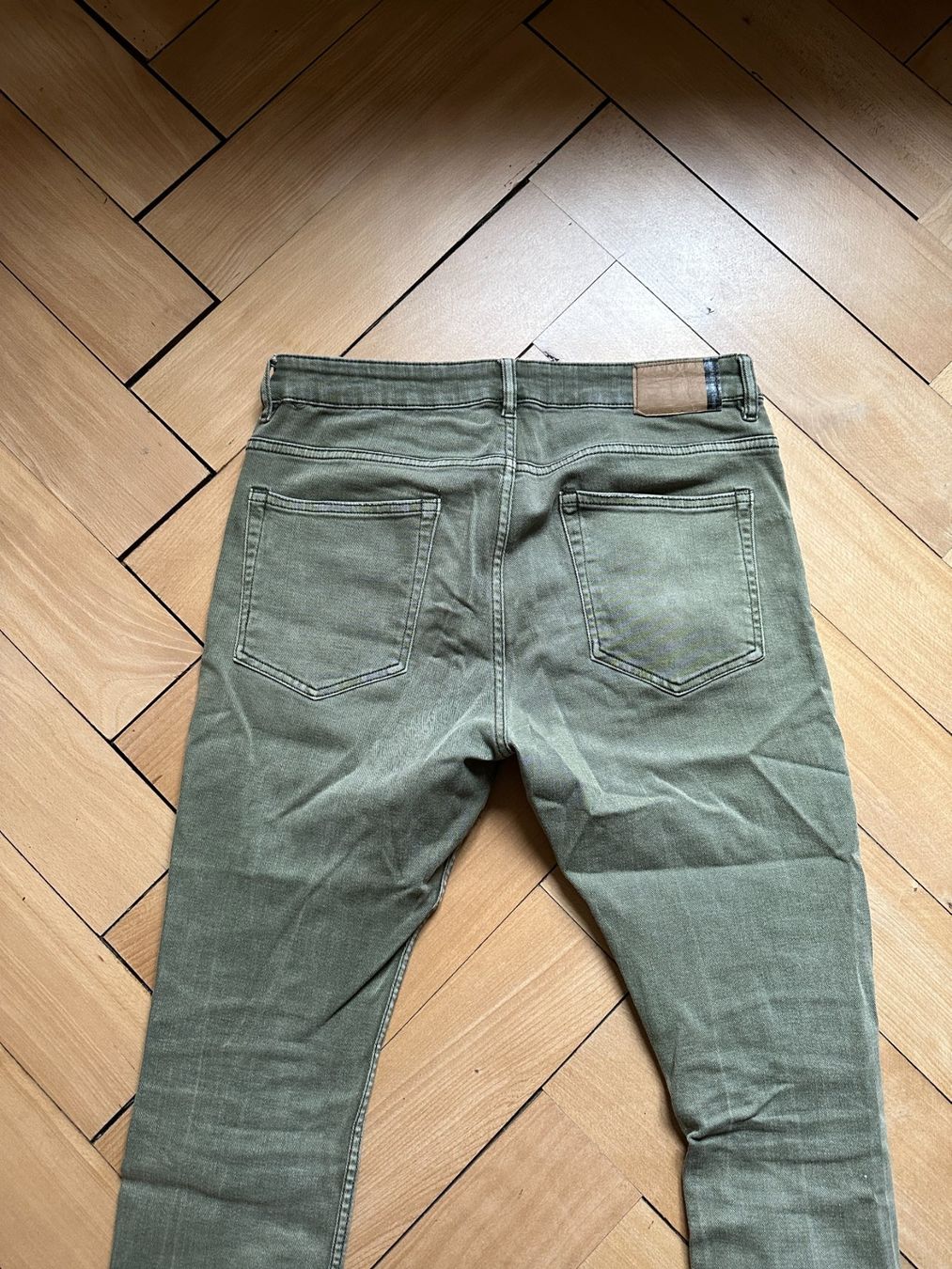 Bershka Jeans: BERSHKA - Jeans khakigrün S – Gebraucht aus Zürich von Diazaio 2