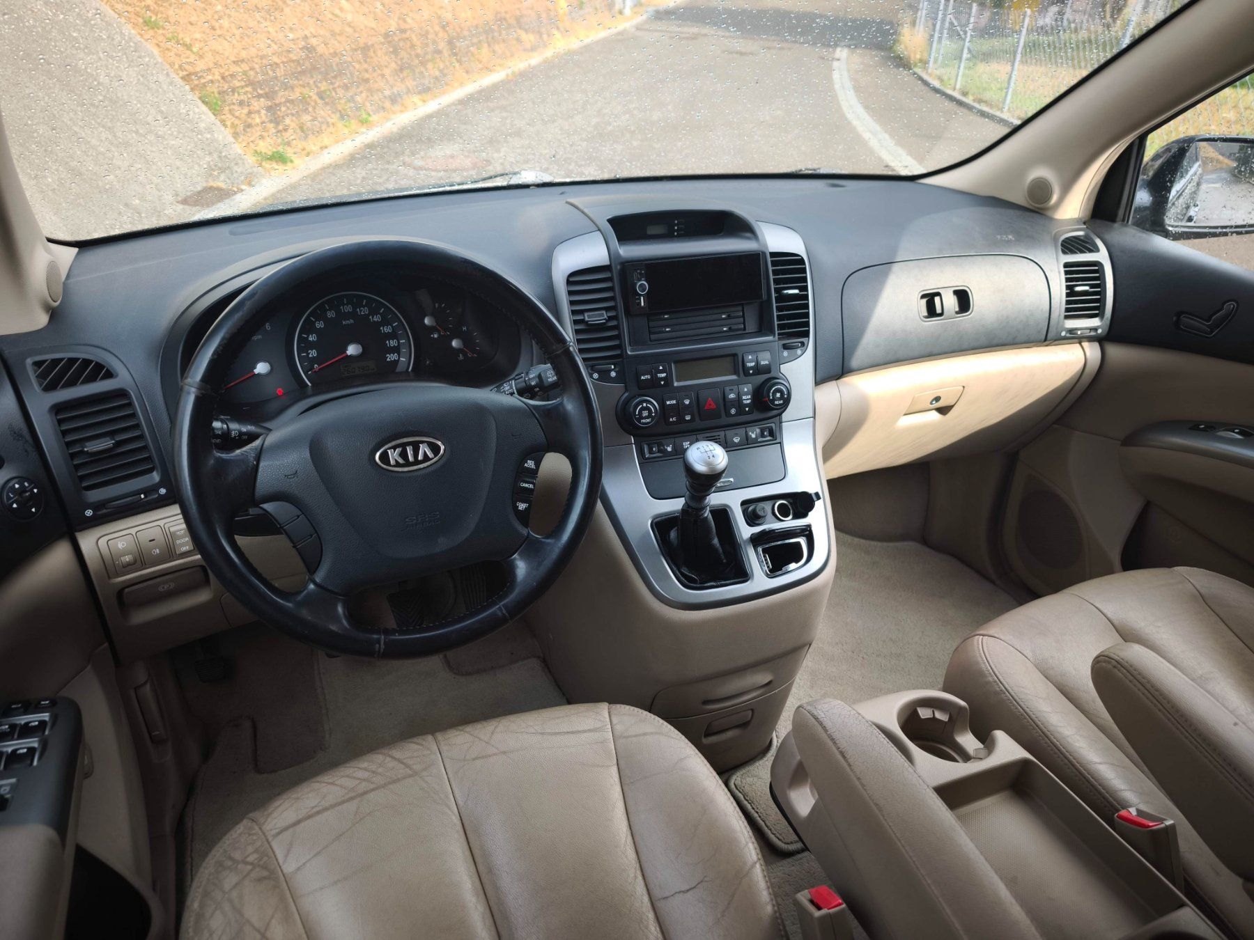 Kia Automobili: Kia Carnival lll mit 6 Sitzen – Usato da Winterthur venduto da Olaf4weiss 4