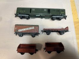 Div Trix Güterwagen und Personenwagen