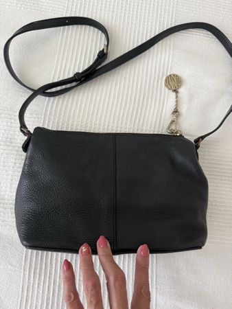 TASCHE "D.K.N.Y" SCHWARZ, PRAKTISCH & BILLIG***