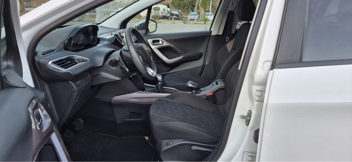 Peugeot Automobili: PEUGEOT 2008 1.2 BENZIN – Usato da Bülach venduto da _milziv 7