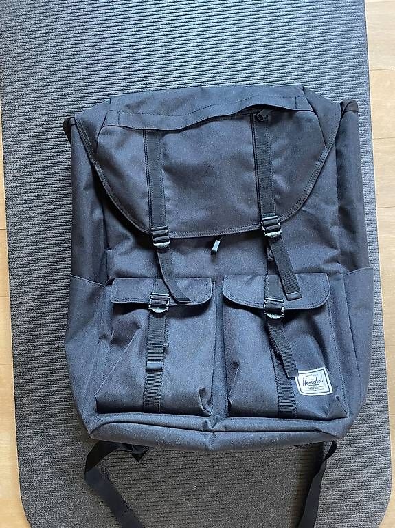 Zaini: Herschel Rucksack schwarz – Usato da Winterthur venduto da gin_t6y5