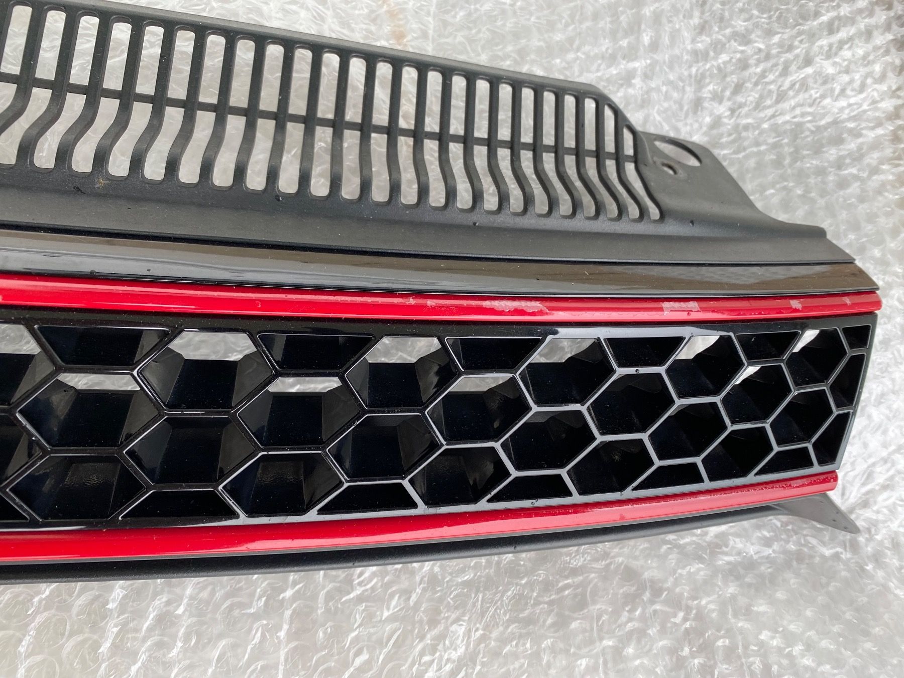 Volkswagen Alle Autoersatzteile: Kühlergrill Golf 6 GTI – Gebraucht aus Beromünster von  1