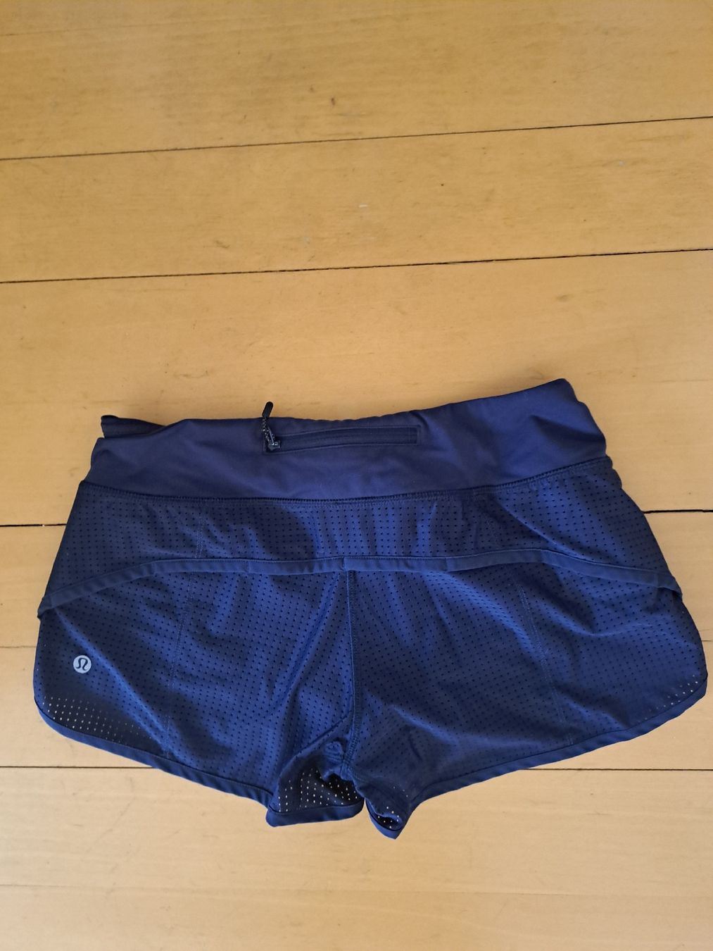 Lululemon Hosen: Lululemon Shorts – Gebraucht aus Thalwil von sternenstaub369 1