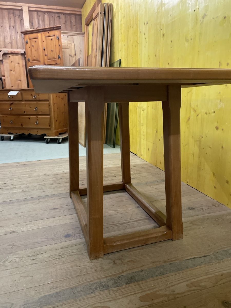 Tables: Tisch Nussbaum 2 – D'occasion à Almens par bsundrix 3