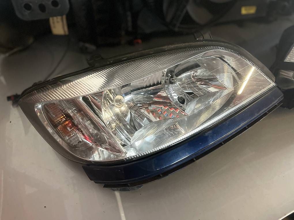 Phares: Opel Zafira A   Scheinwerfer  – D'occasion à Udligenswil par Sch2s 1