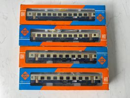 Roco HO 4238 A    4239 A  BLS Personenwagen-Set mit 4 Wagen