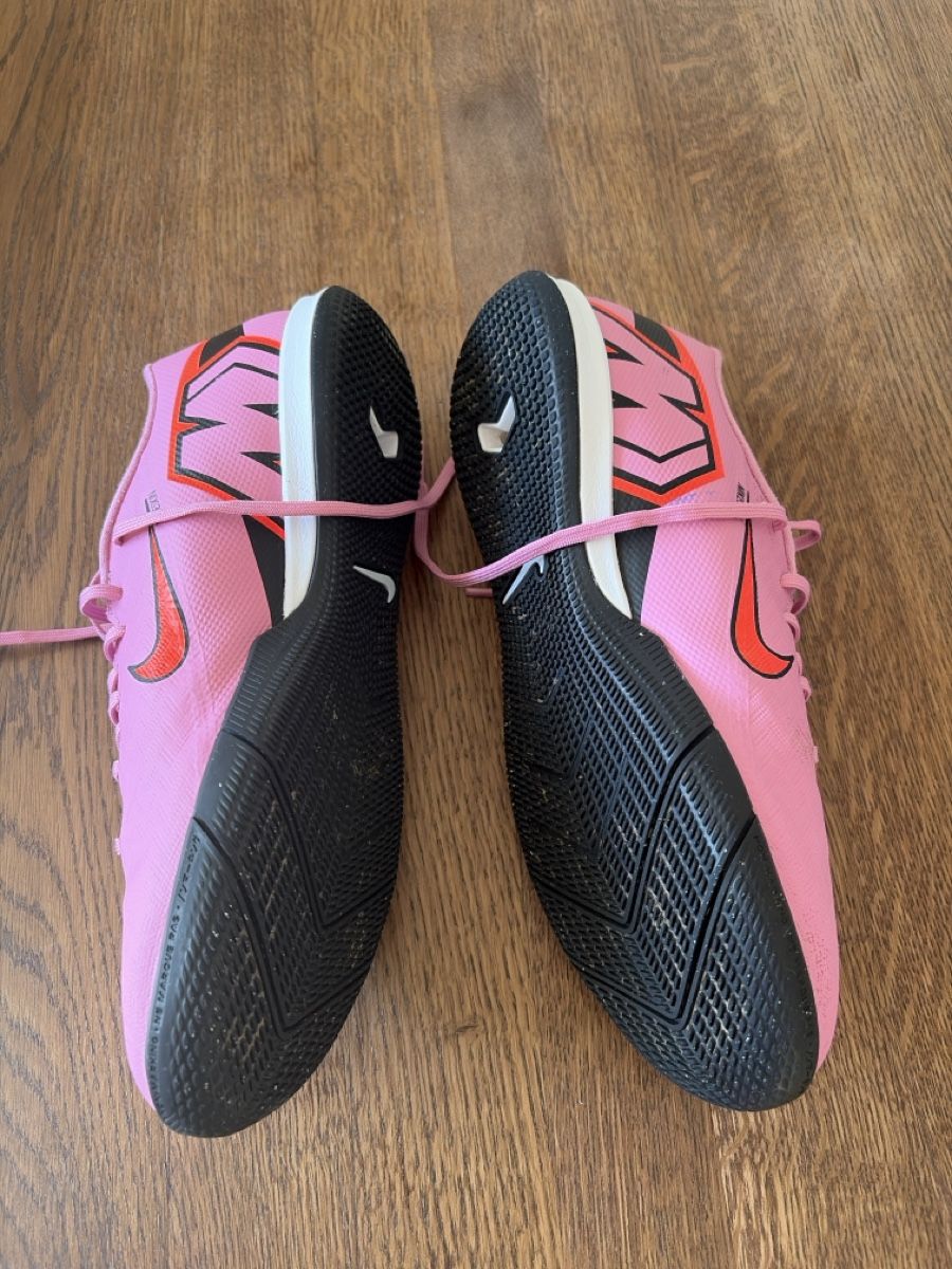 Nike Scarpe da uomo: Fussballschuhe Nike pink Grösse 41   – Usato da Oberentfelden venduto da Elifant 1