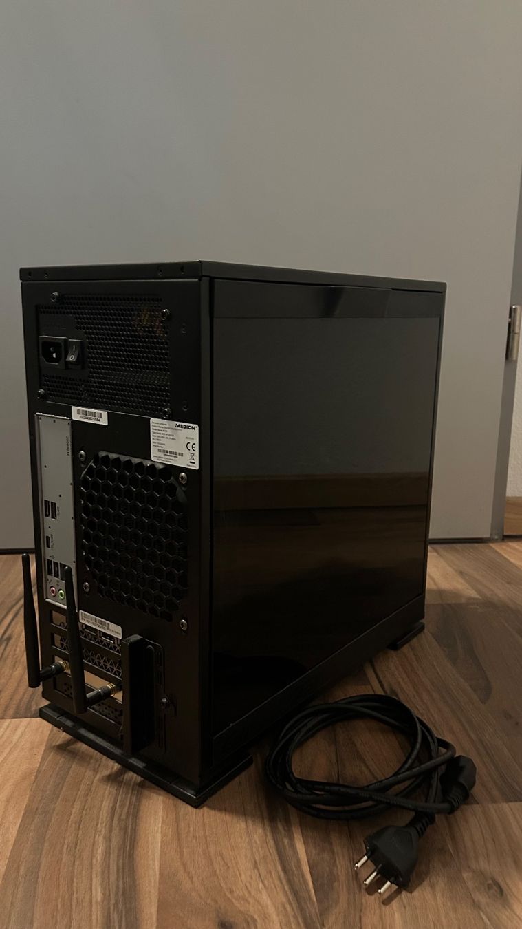 Medion PC: MEDION ERAZER Engineer P10 Gaming-PC – Usato da Oberurnen venduto da simgug 2
