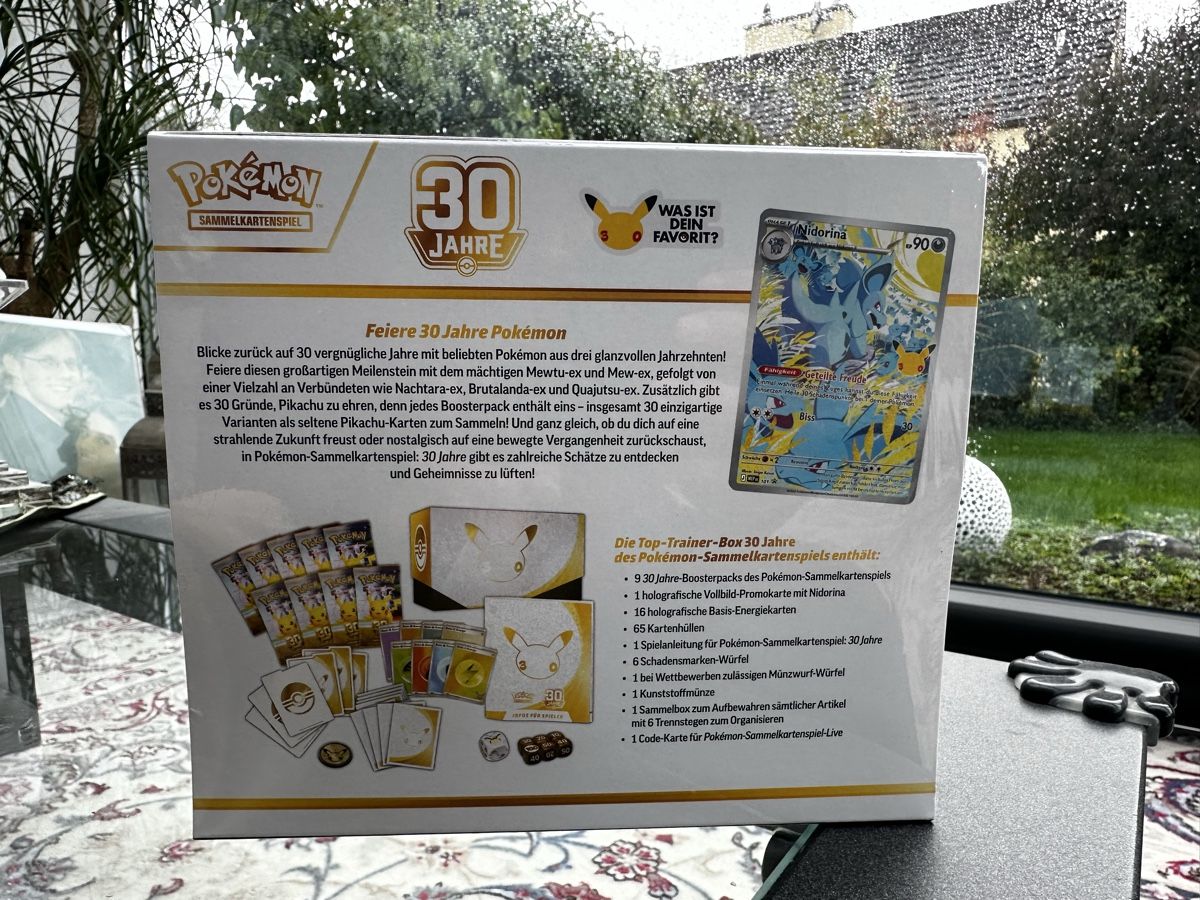Pokémon Carte collezionabili: Pokémon 30th anniversary Top Trainer Box – Nuovo e nell'imballaggio originale da Rüschlikon venduto da kia_2cm2 1