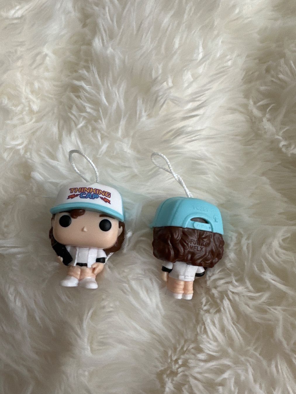 Funko Statuette: Kinder Joy Stranger Things Dustin – Nuovo (secondo la descrizione) da Mellingen venduto da kar_j8z9