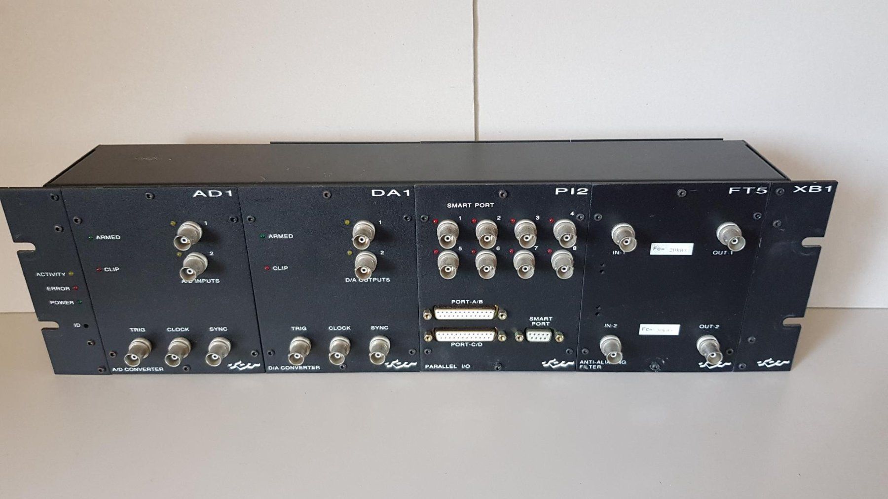 Supporti a parete: 19"-Audio Rack Element: AD/DA-Wandler – Usato da Frauenfeld venduto da Tozz
