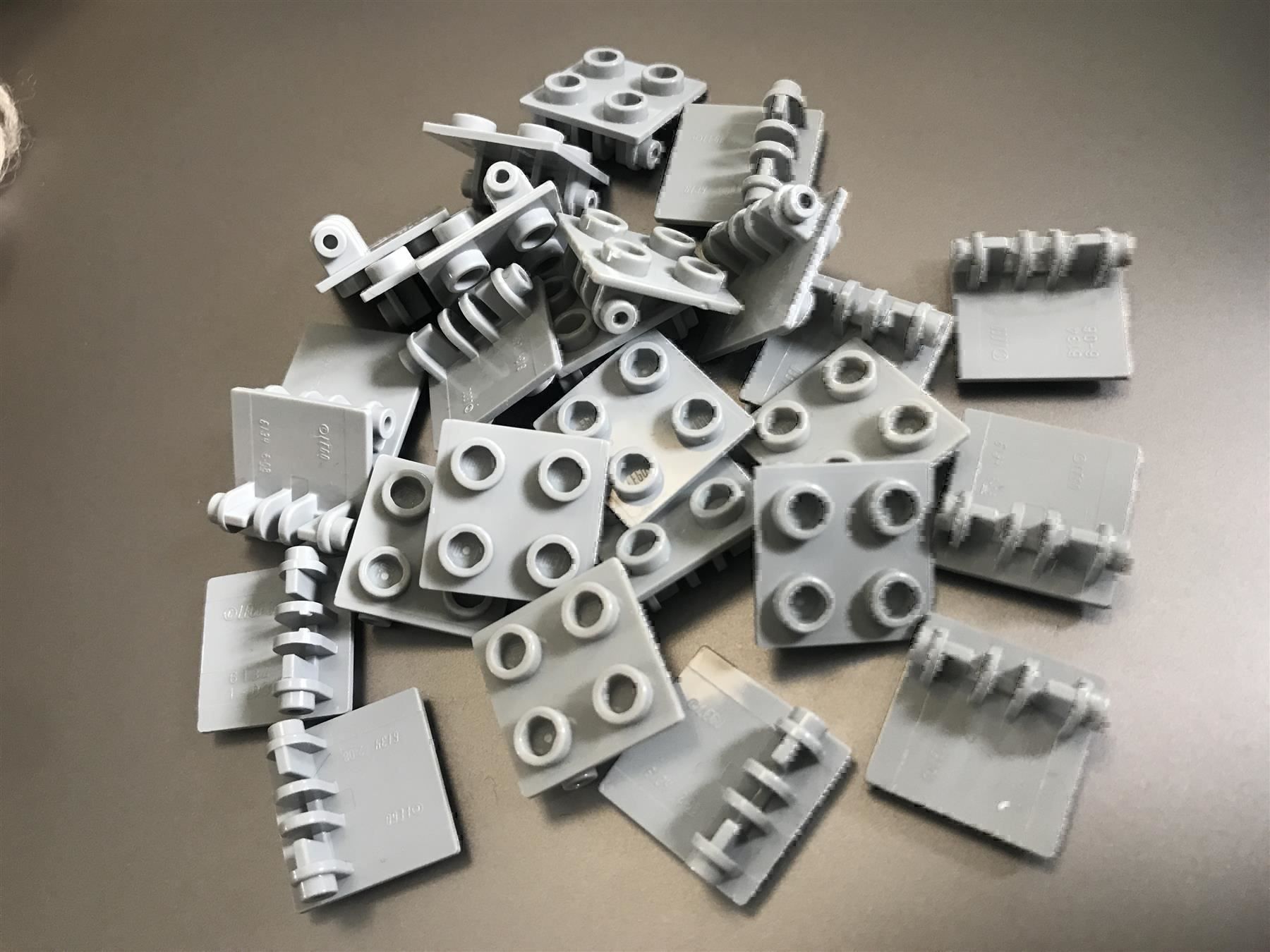 Lego Giocattoli: LEGO 25x Scharnier 2x2 (6134) – Usato da Müntschemier venduto da Svonae