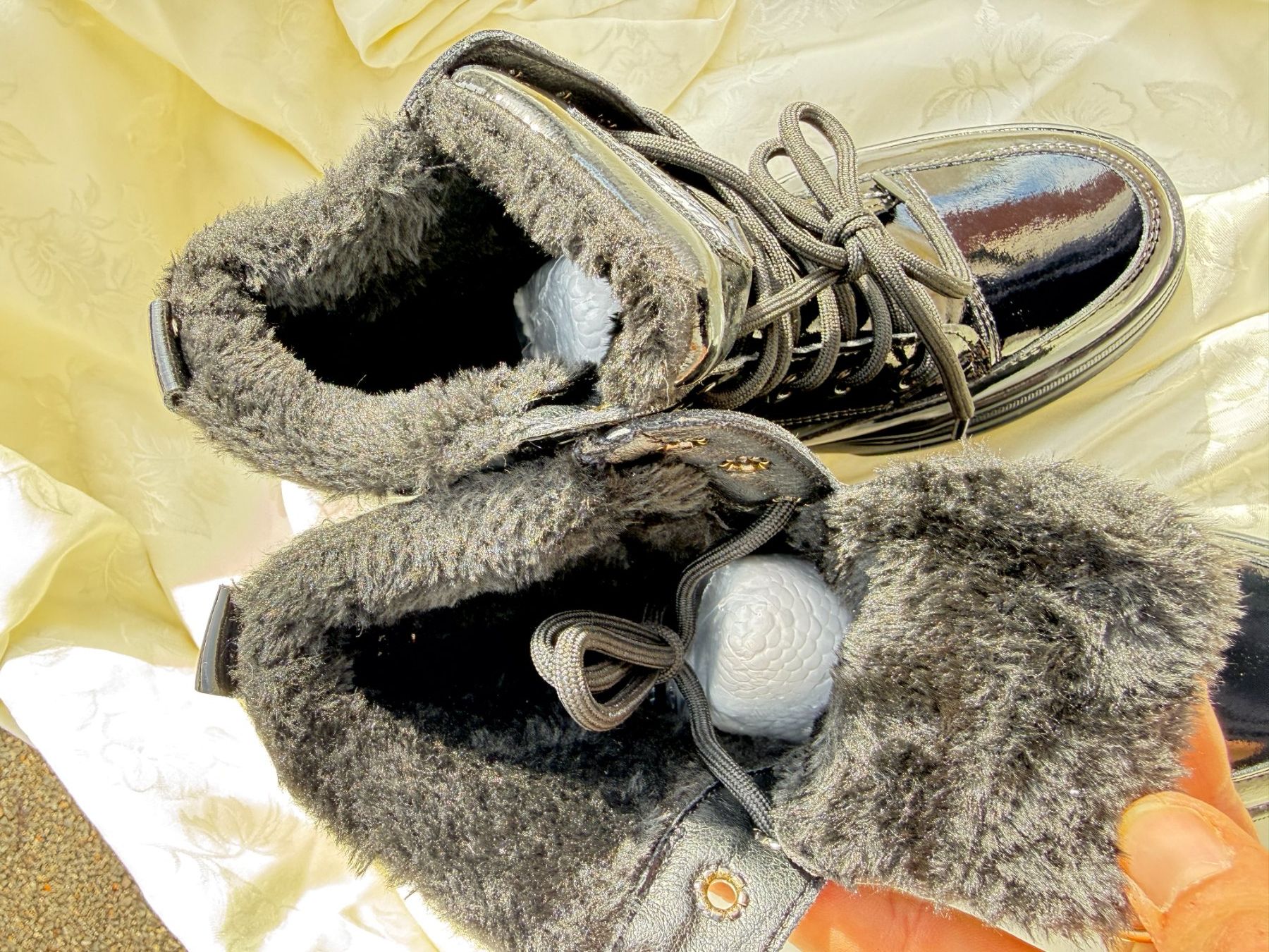 Scarpe da donna: Mädchen- oder Damenschuhe mit Fell - Grösse 39/39.5 - NEU – Nuovo e nell'imballaggio originale da Vacallo venduto da cri_229f 4