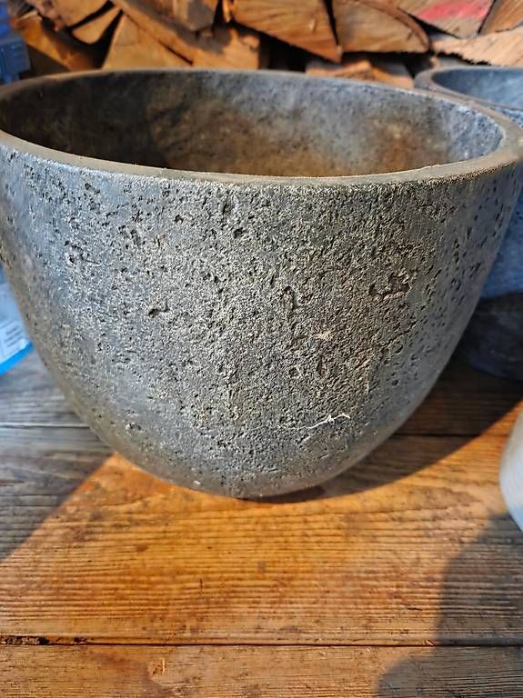 Blumentöpfe: Wunderschöne Pflanzgefässe für Draussen oder Drinnen – Gebraucht aus Kallnach von ursi.mary 1