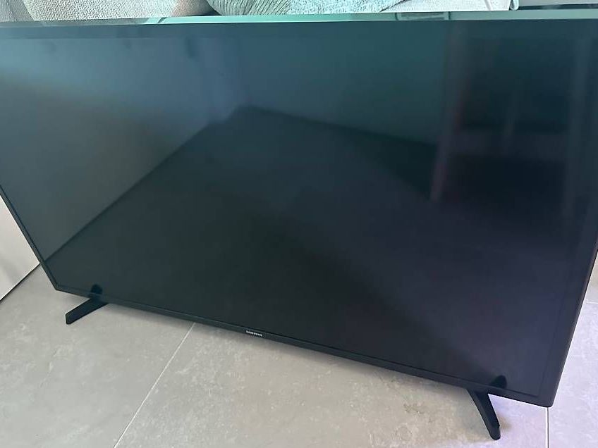 Samsung Fernseher: SAMSUNG TV in gutem Zustand – Gebraucht aus Oberwil b. Zug von sta_j6th
