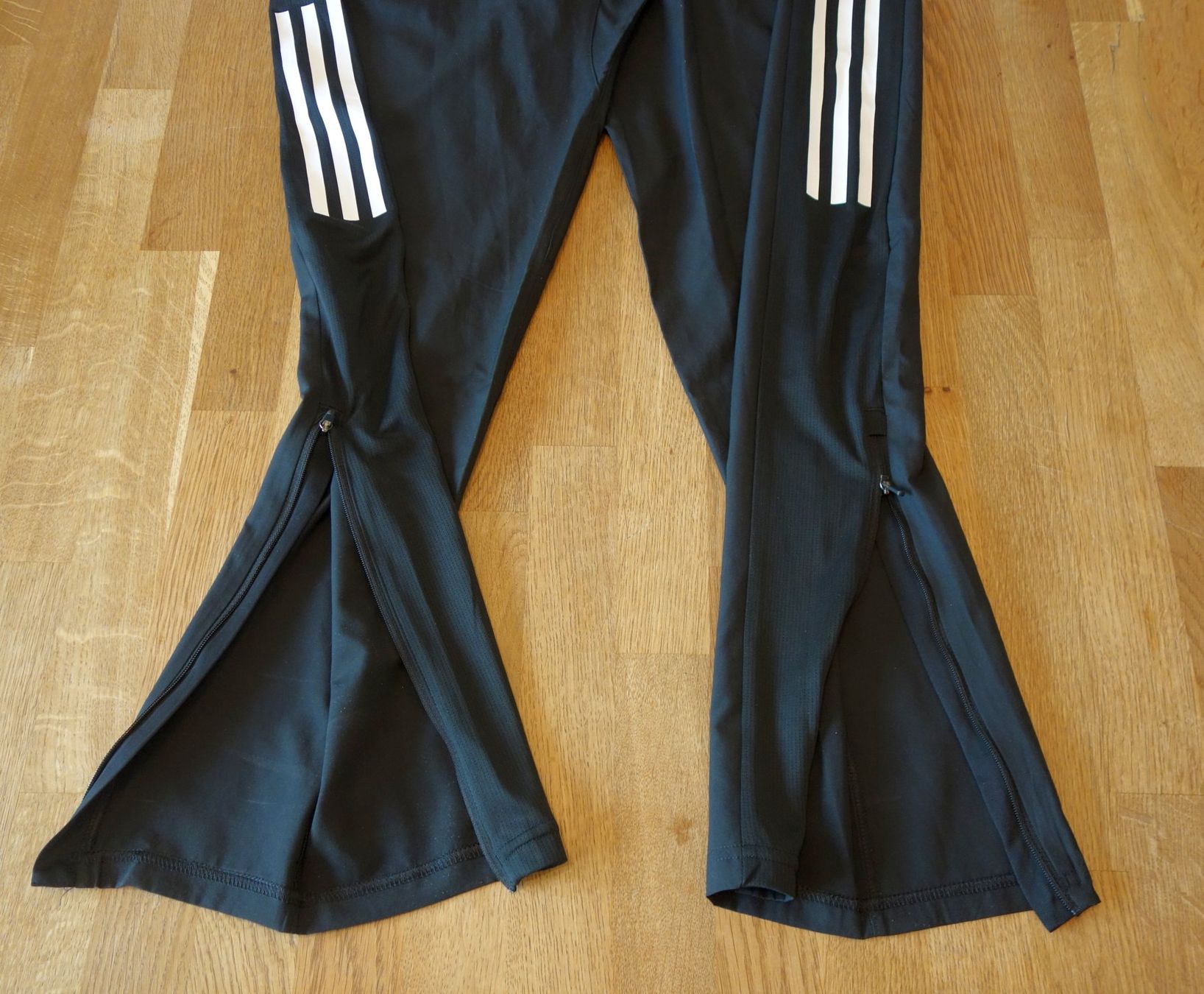 Adidas Pantaloni: Adidas Trainingshose schwarz M – Usato da Burgdorf venduto da Schakal3 2