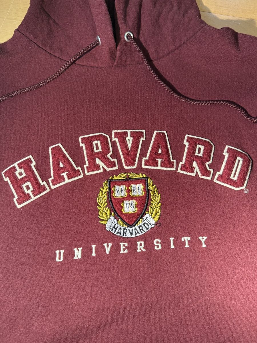 Champion Maglioni & Felpe: ROTER HARVARD UNIVERSITY HOODIE – Nuovo (secondo la descrizione) da Zofingen venduto da maetzgu 3