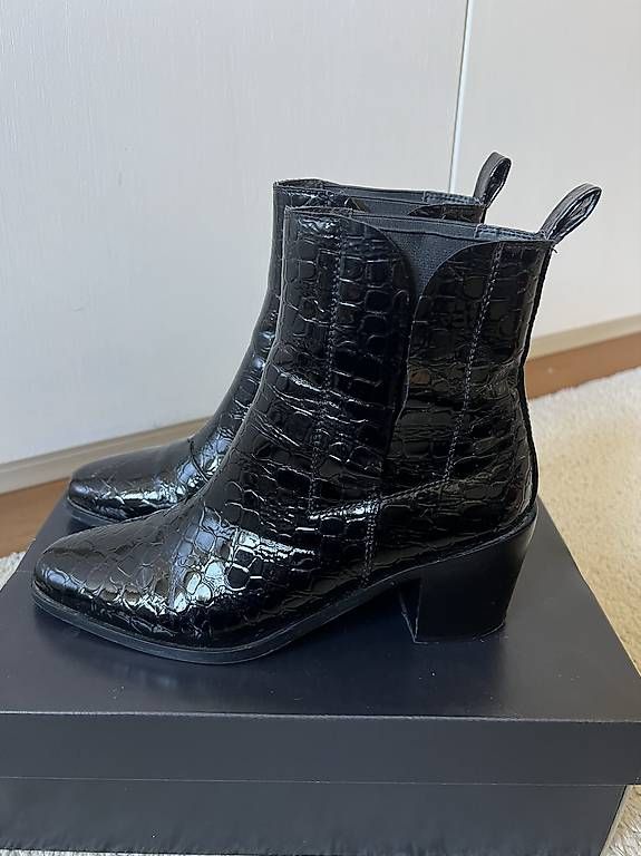 Scarpe da donna: RAID Chelsea Boots Kroko-Optik Gr. 39 – Usato da Bern venduto da Happyturtle 1