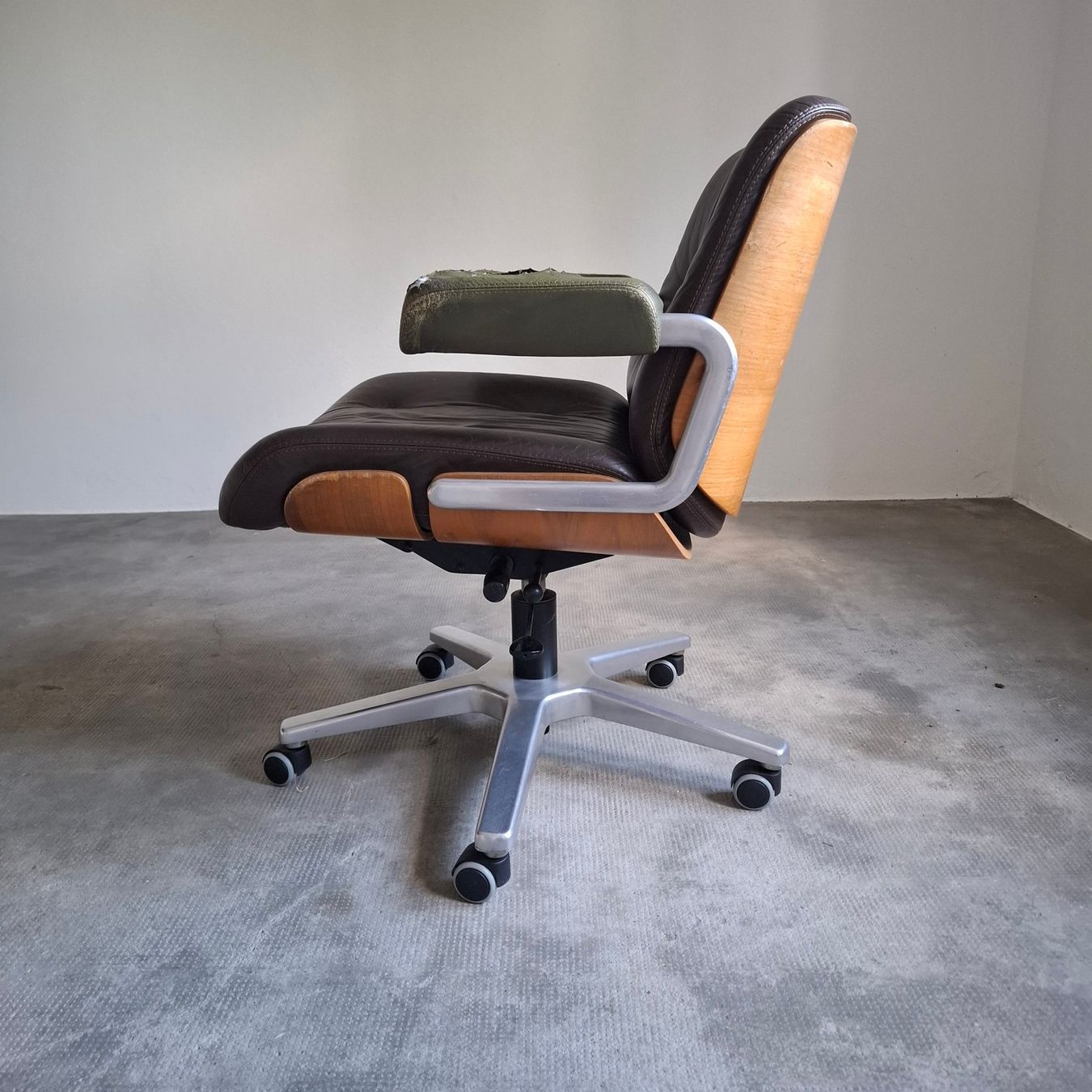 Giroflex Sedie: Chaise de bureau Giroflex par Martin Stoll 1970 – Usato da Neuchâtel venduto da Rochawood 5