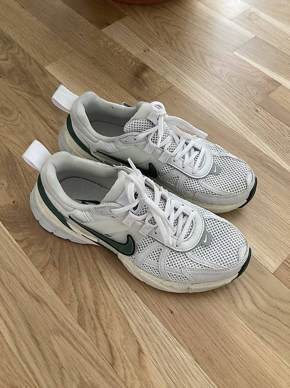 Nike Herrenschuhe: Nike V2K Run – Gebraucht aus Zollikofen von Rachji 1