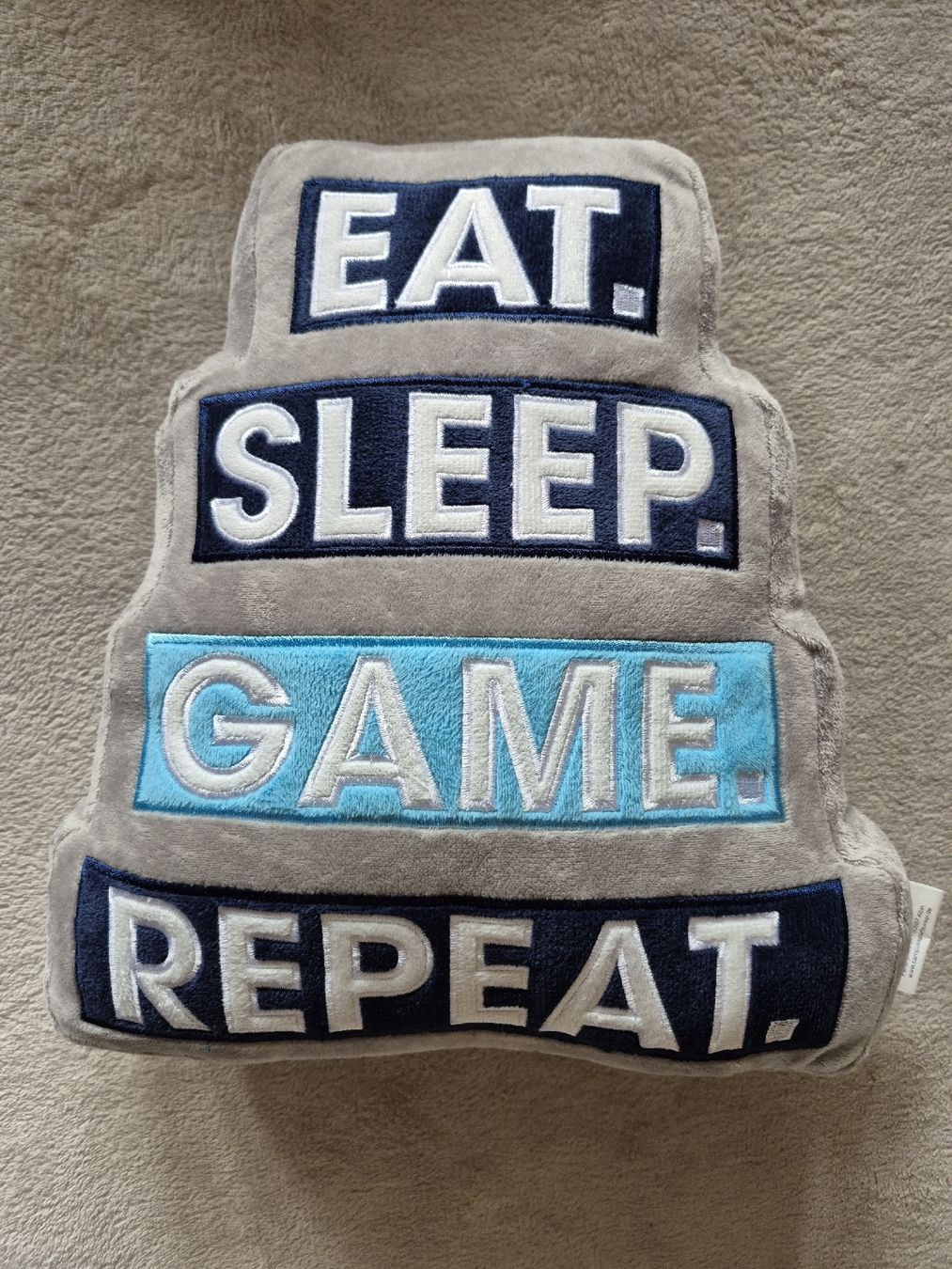 Cuscini: Gamescom Eat Sleep Game Repeat Kissen / Pillow – Usato da Seuzach venduto da Xauberai