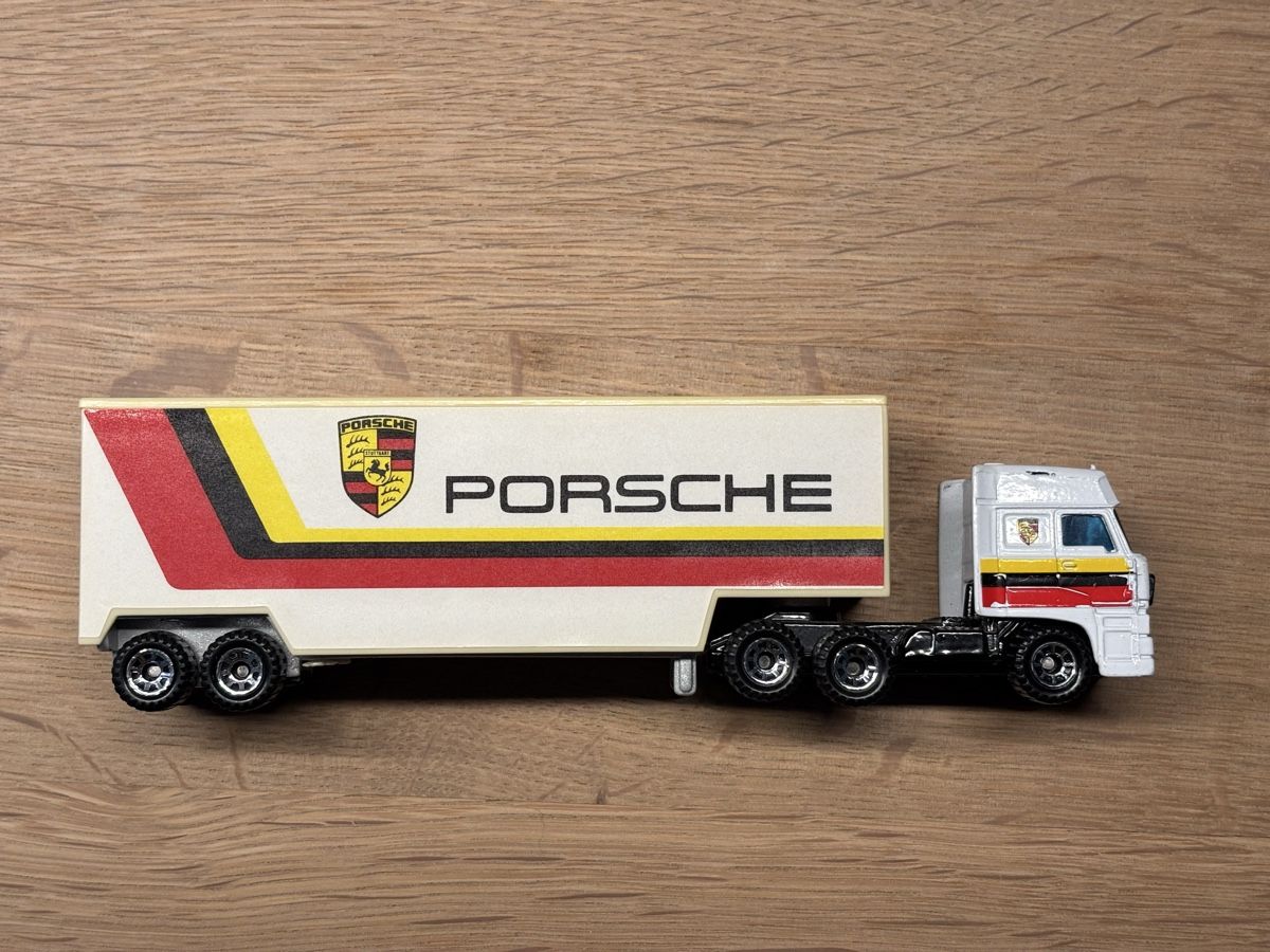 Matchbox Modellautos: 1 Sattelschlepper**Porsche**Matchbox** – Gebraucht aus Volketswil von Car6 6